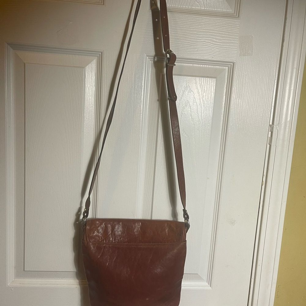 Oroton Vintage leather Tan bucket style crossbody bag gold tone accent.. - Picture 7 of 16